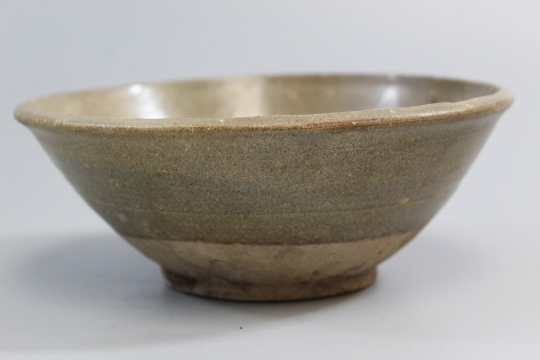 Chinese Celadon Glaze Pottery Bowl (1 of 6)