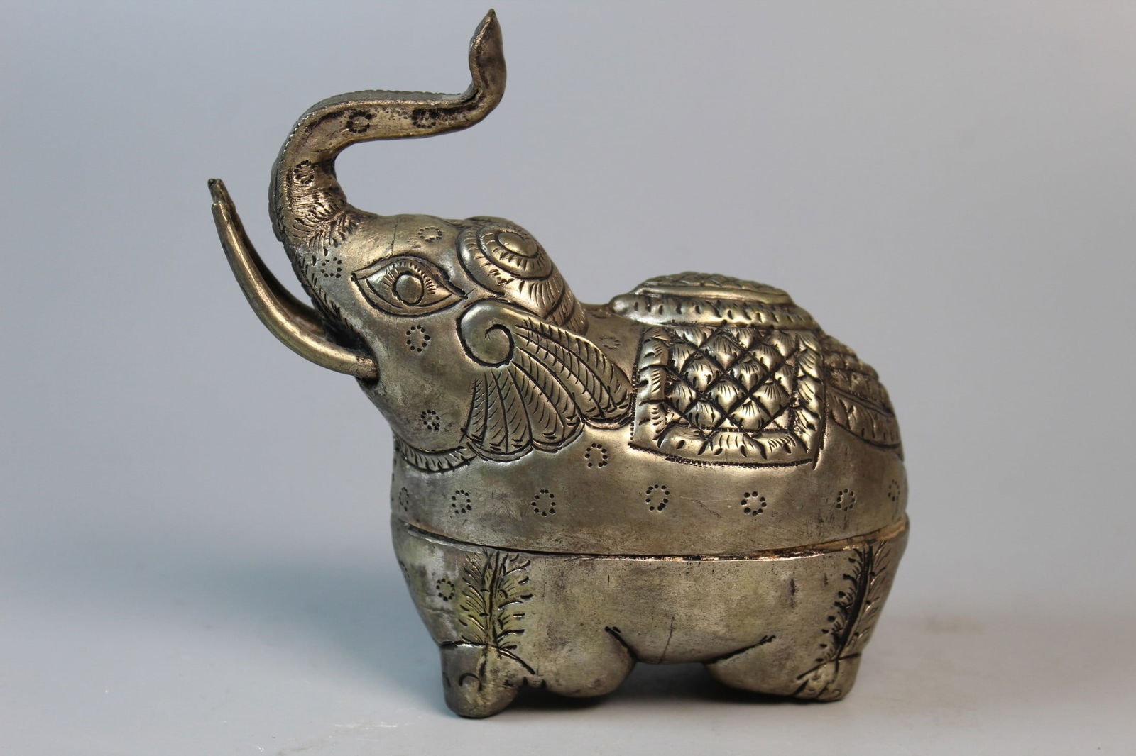 Thai Silver Tone Elephant Box: Thai Silver Tone Elephant Box. 5x5x2.25". 154.8g.