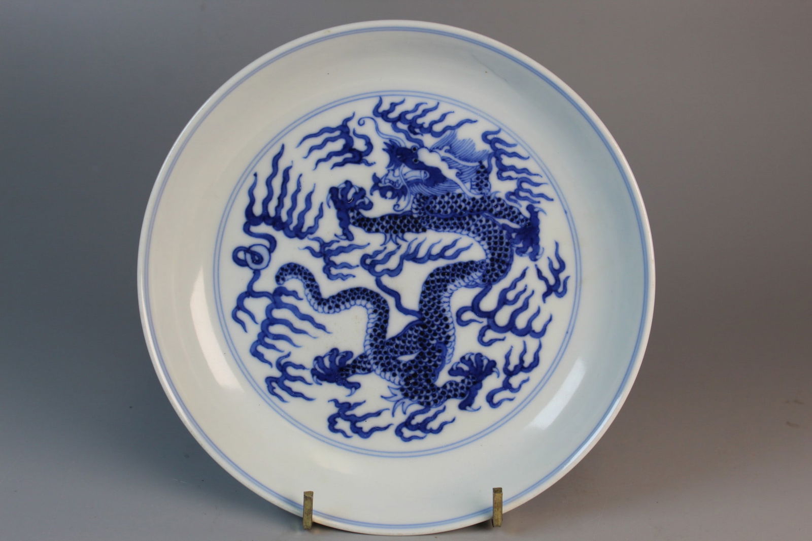 Chinse Blue and White Porcelain Dragon Dish: Chinse Blue and White Porcelain Dragon Dish. Diam 6.75".
