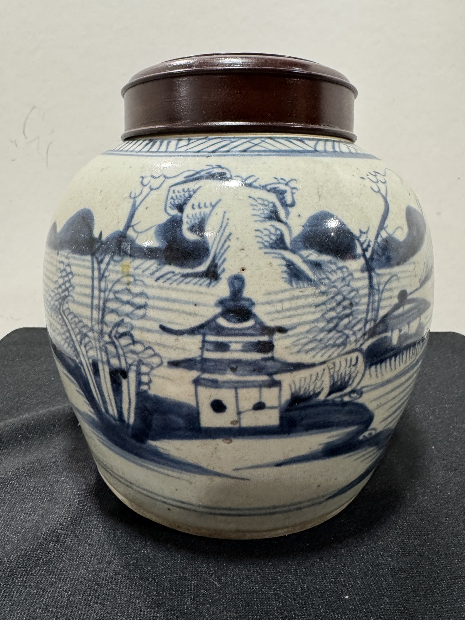 Chinese blue and white ginger jar with wood lid: Chinese blue and white ginger jar with wood lid. Height 7.5"