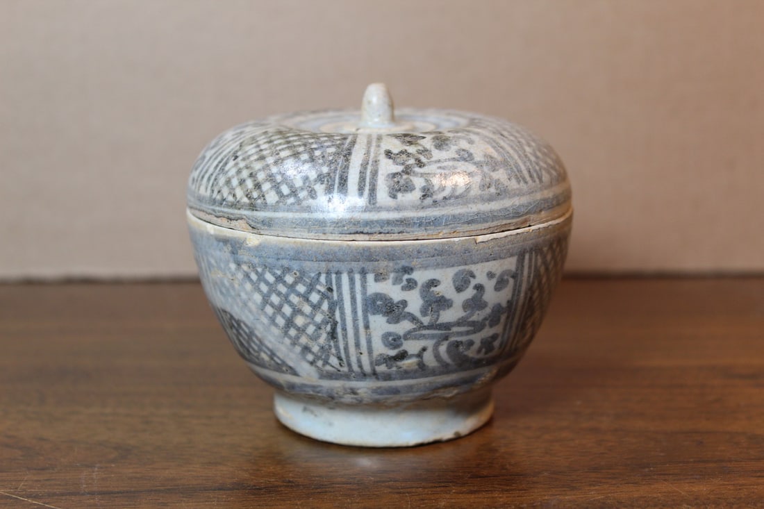 Thai Sawankhalok Pottery Box: Thai Sawankhalok Pottery Box. 15/16 Century. Diam 3.5".