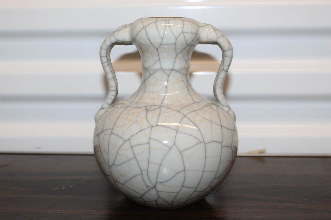 Chinese Guan Ware Porcelain Vase (1 of 7)