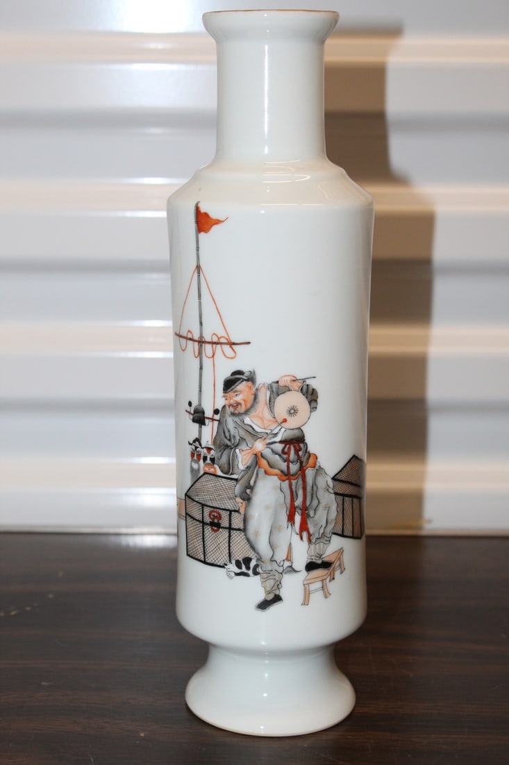 Chinese Famille Rose Porcelain Vase: Chinese Famille Rose Porcelain Vase. H 11.25".