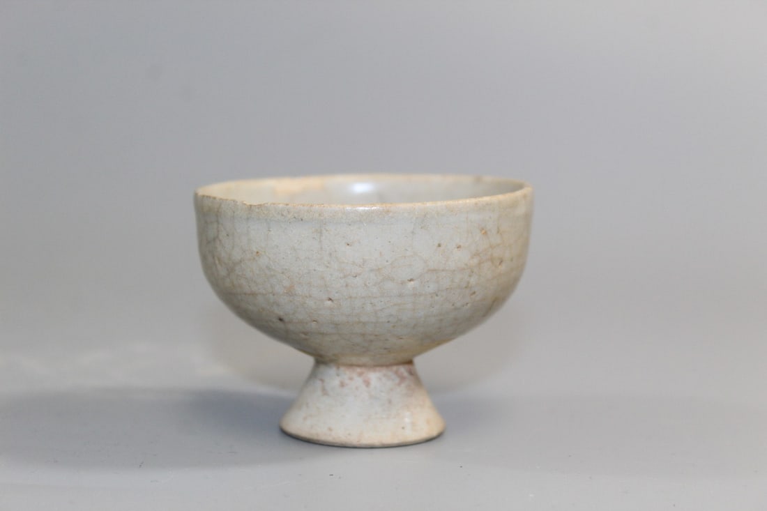 Chinese Celadon Glaze Pottery Wine Cup. (1 of 8)