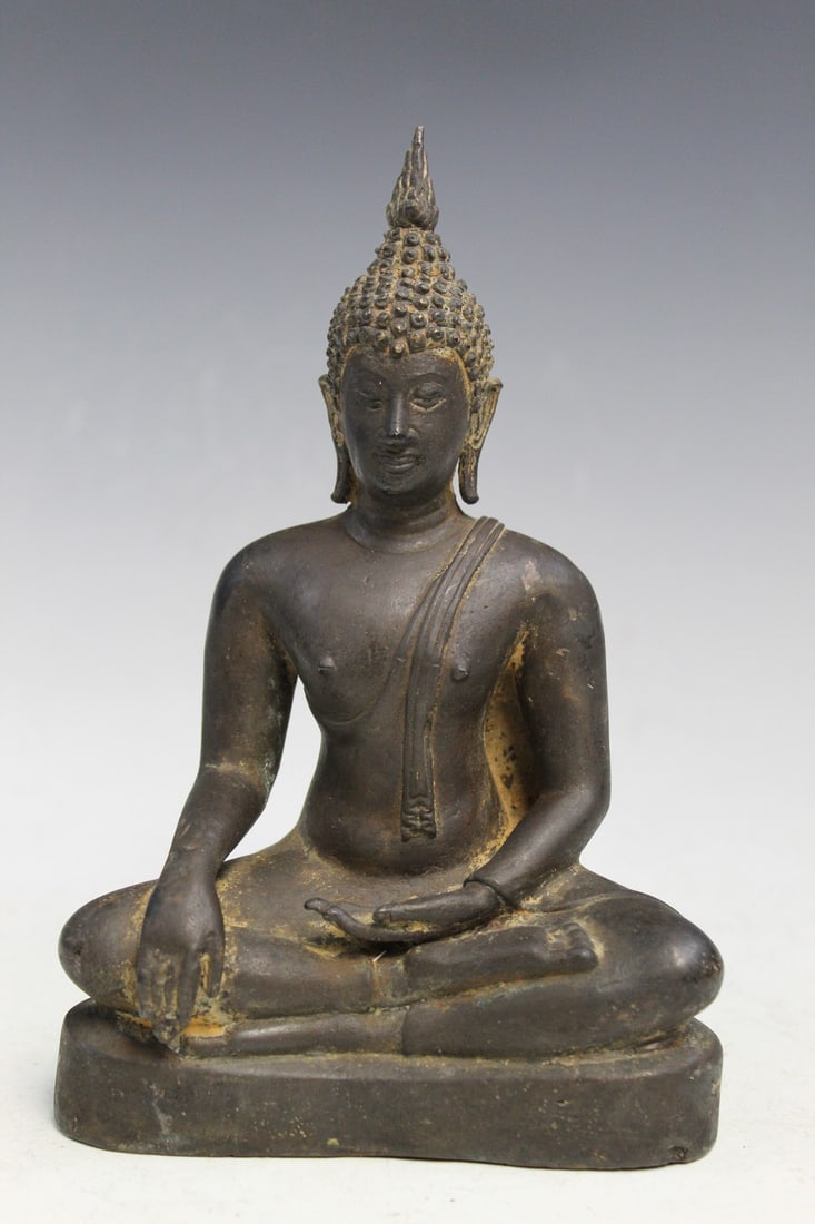 Southeast Asian Bronze Buddha Statue: Southeast Asian Bronze Buddha Statue. H 7 1/4".