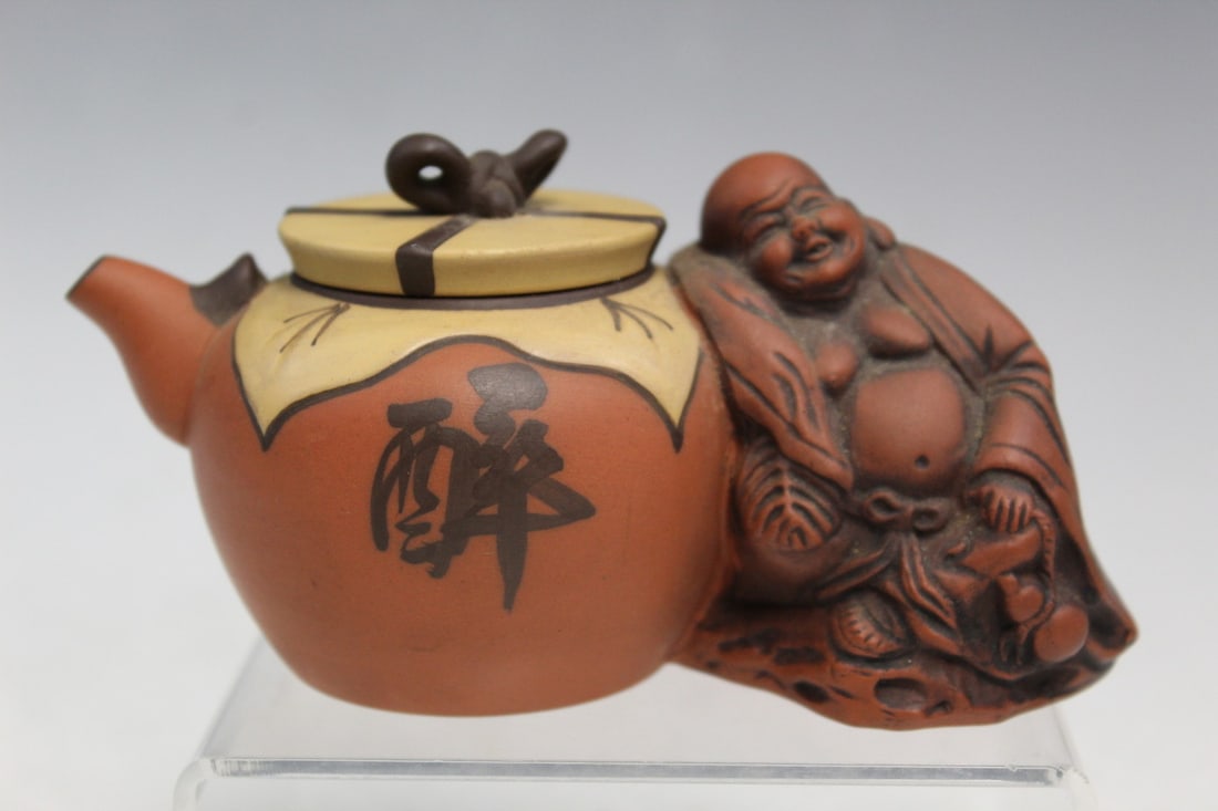 Chinese Yixing Pottery Teapot: Chinese Yixing Pottery Teapot. L 5".