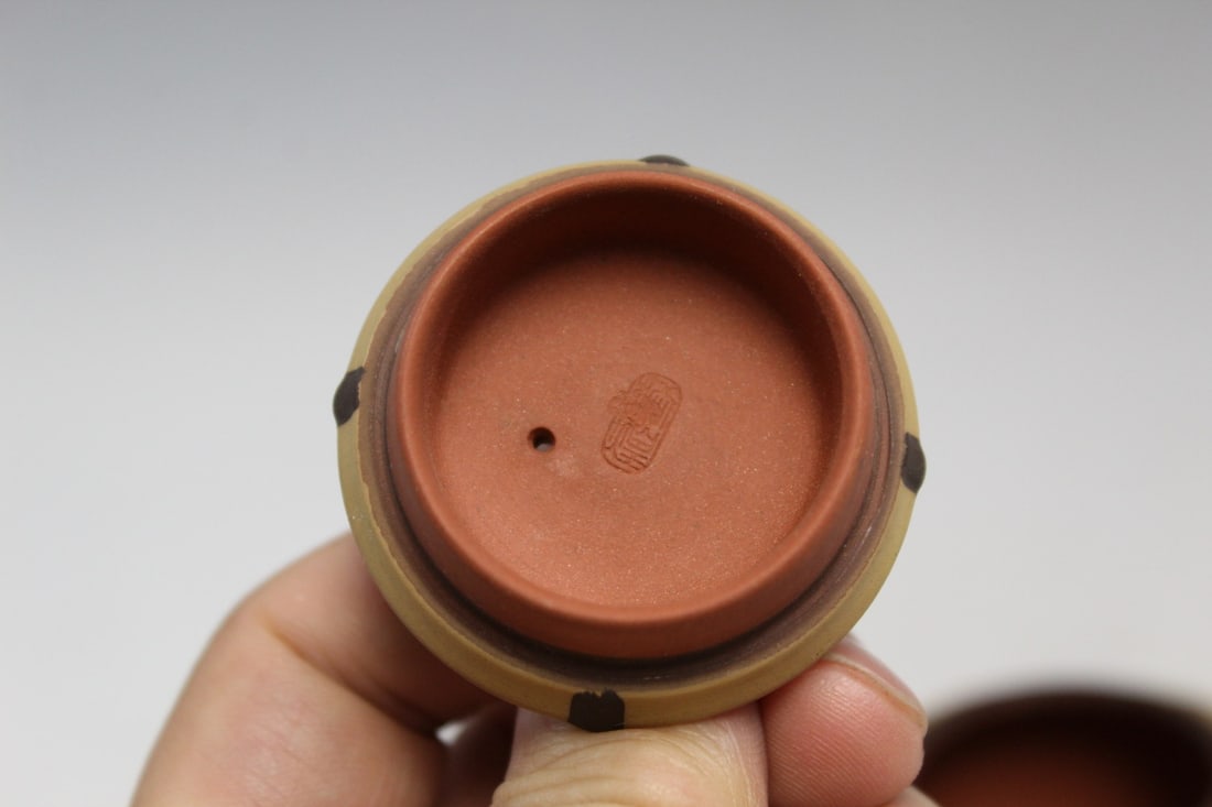 Chinese Yixing Pottery Teapot - 2