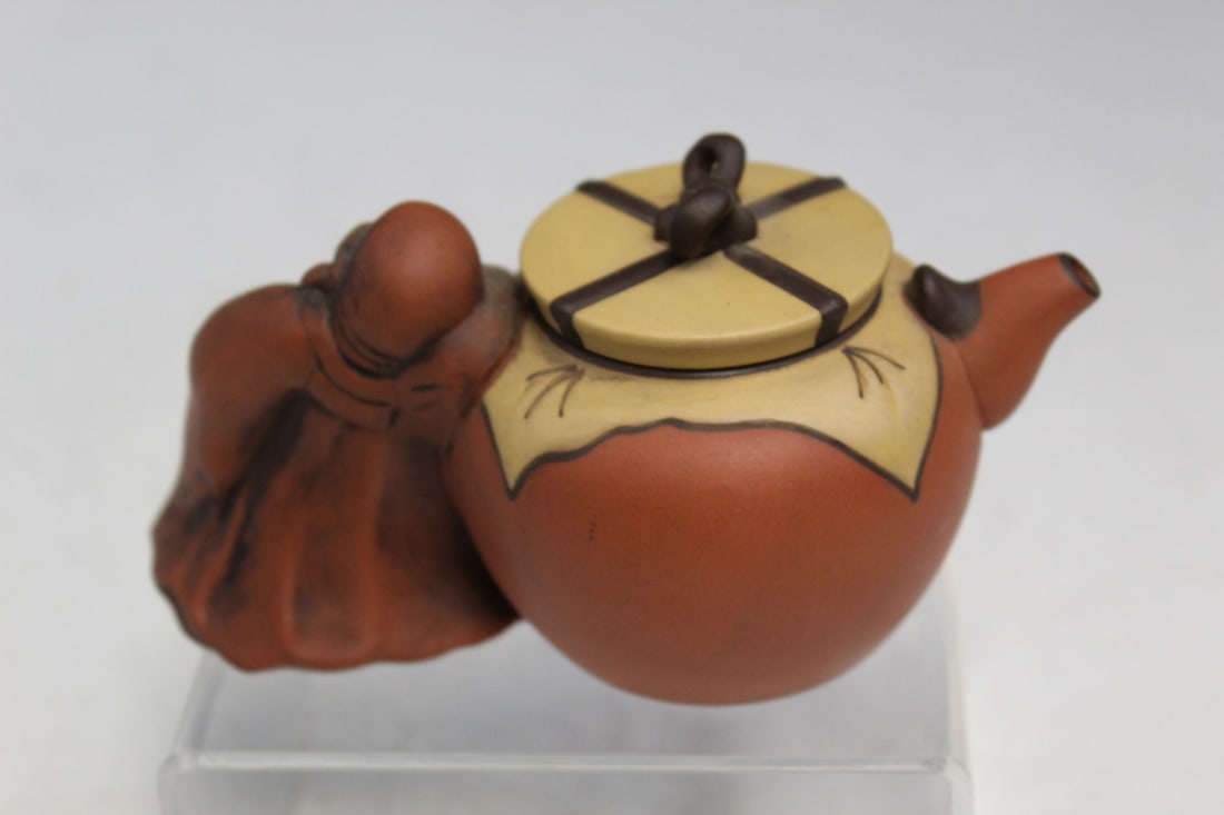 Chinese Yixing Pottery Teapot - 5