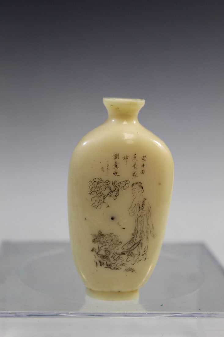 Chinese Snuff Bottle (1 of 5)