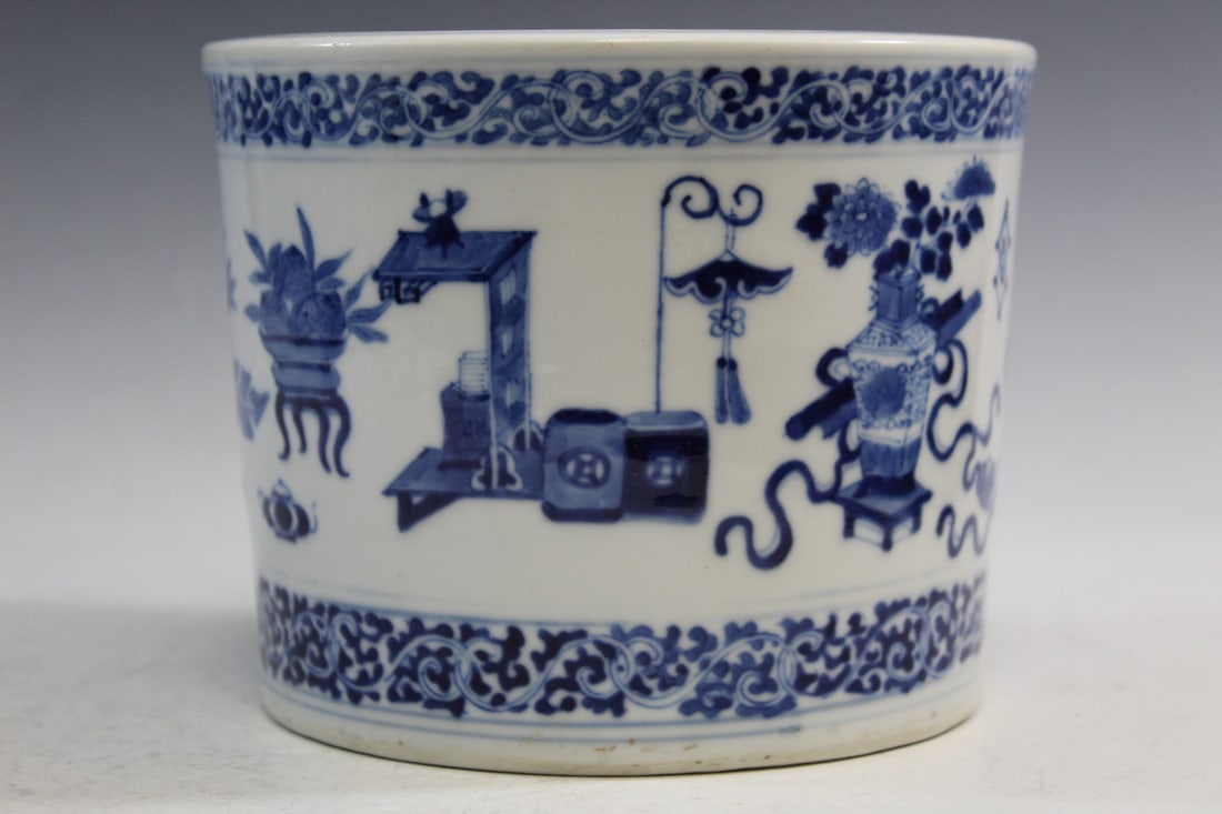 Chinese Blue and White Porcelain Planter: Chinese Blue and White Porcelain Planter. H 5 1/4". Diam 7".