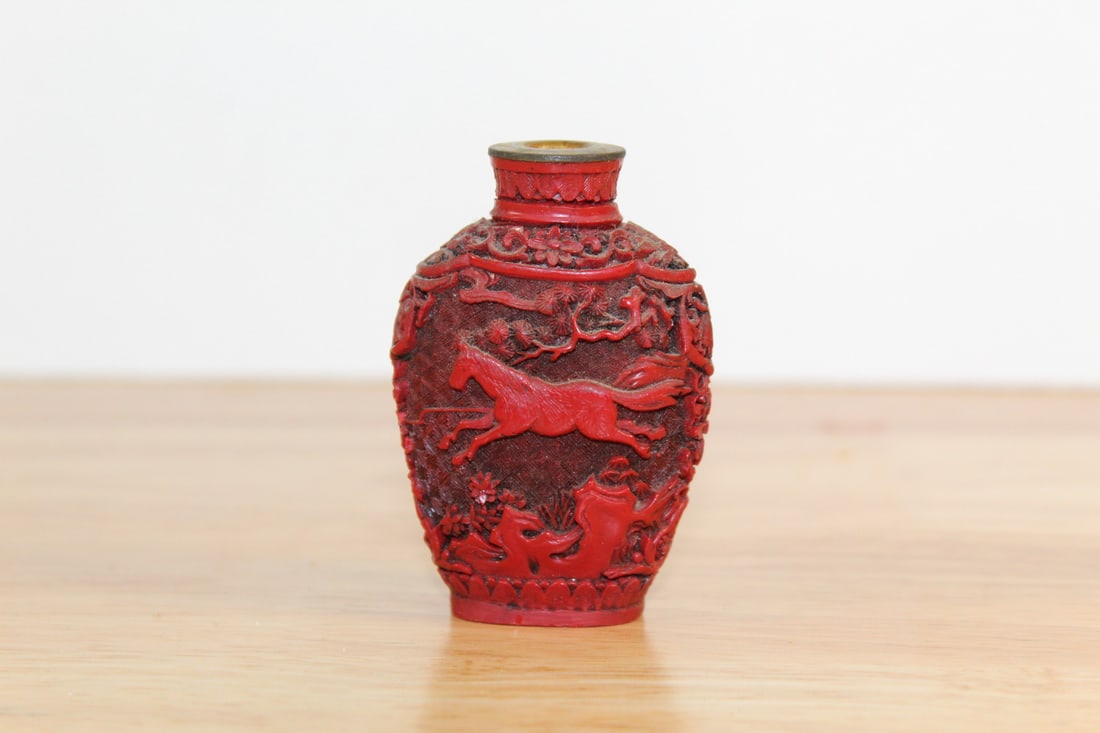 Chinese Red Lacquer Snuff Bottle: Chinese Red Lacquer Snuff Bottle. H 2.6".