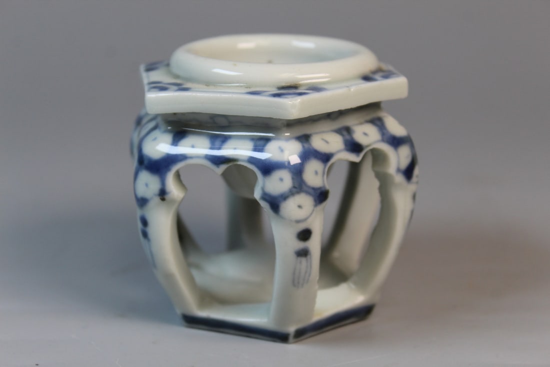 Japanese Blue and White Porcelain Warmer: Japanese Blue and White Porcelain Warmer. H 2.75". Diam 3".