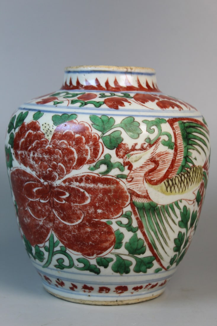 Chinese Wucai Porcelain Jar: Chinese Wucai Porcelain Jar. H 7.25". Diam 6.25". As Is.