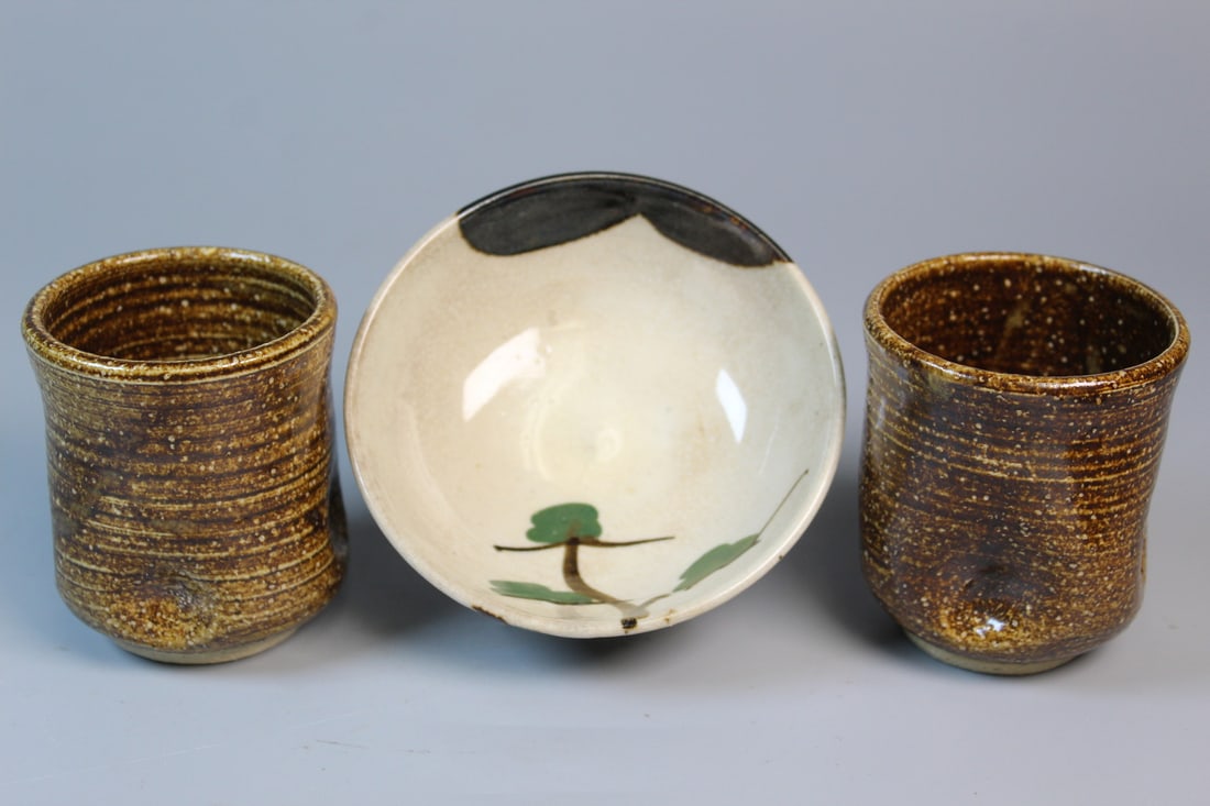 Japanese Glazed Porcelain Bowl and Pair of Tea Cups: Japanese Glazed Porcelain Bowl and Pair of Tea Cups. Diam 4". Tea Cup H 3".