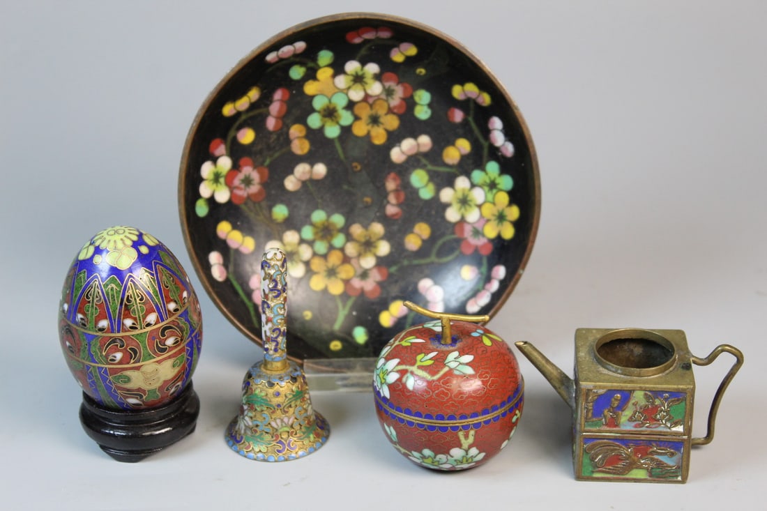 Group of Chinese Cloisonne Items: Group of Chinese Cloisonne Items. Dish diam 4.75".