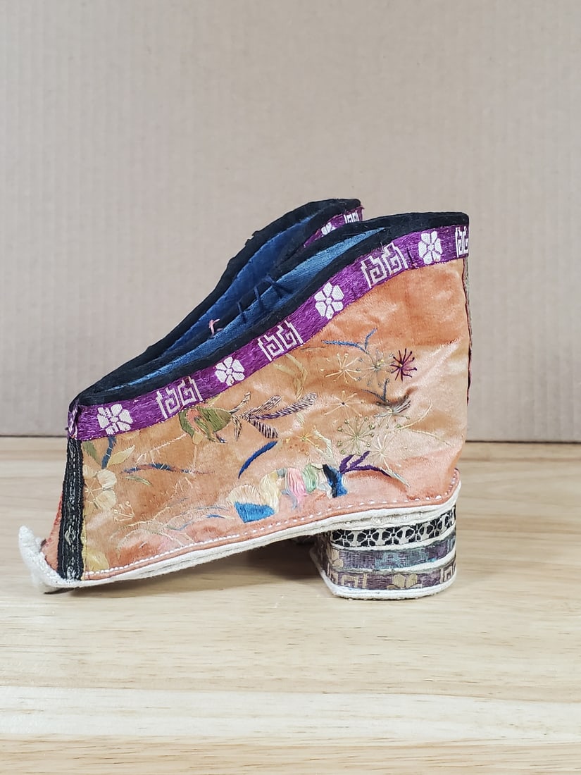 Pair of Chinese Silk Embroidery Lotus Shoes: Pair of Chinese Silk Embroidery Lotus Shoes. L 5.5". H 4.5".