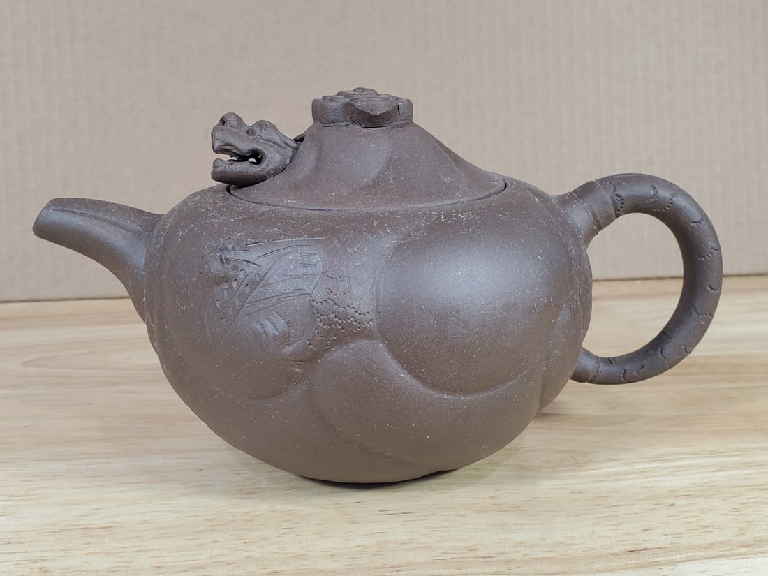 Chinese Yixing Teapot: Chinese Yixing Teapot. L 7.5". H 4".