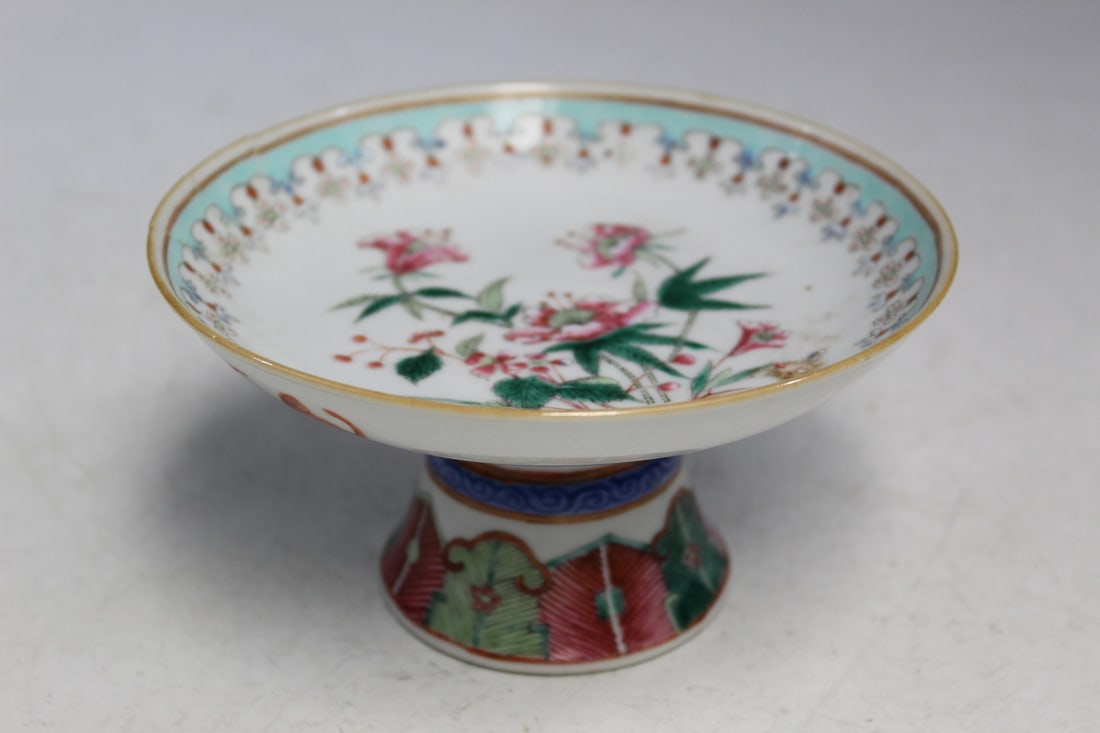 Chinese Famille Rose Porcelain Stem Cup: Chinese Famille Rose Porcelain Stem Cup. Diam 5.5". As Is.