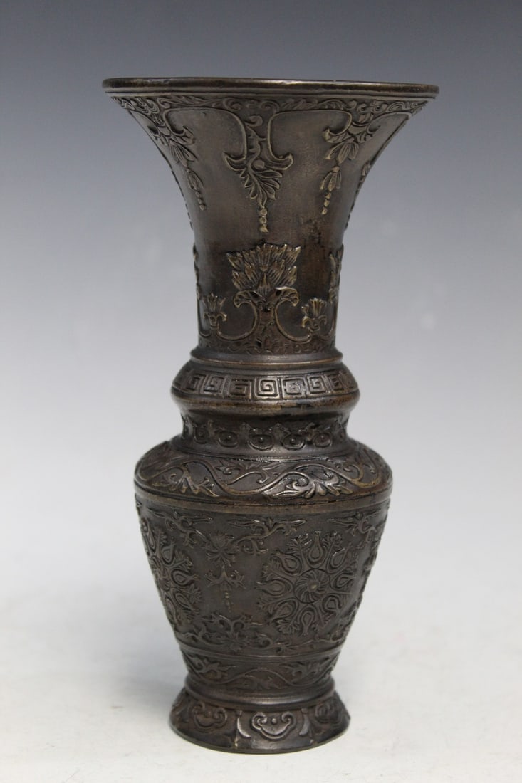 Chinese Bronze Vase: Chinese Bronze Vase. mark on the bottom. H 7".