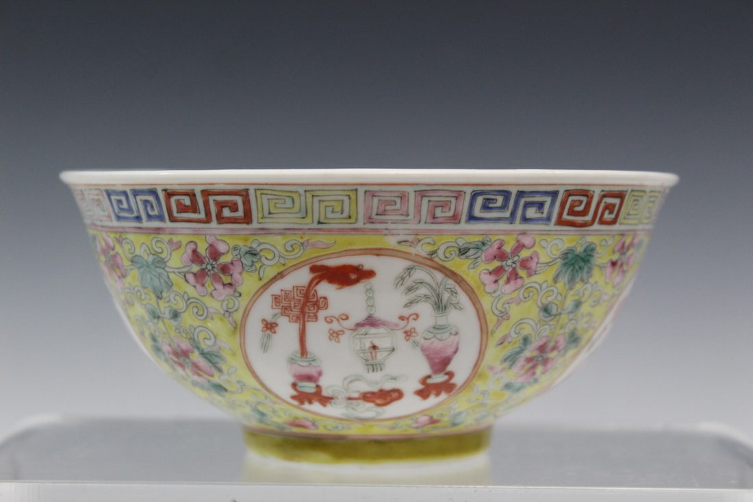 Chinese Famille Rose Porcelain Bowl. (1 of 7)