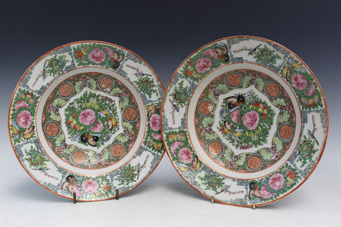 Pair of Chinese Rose Medallion Porcelain Dishes: Pair of Chinese Rose Medallion Porcelain Dishes. Diam 9.5".