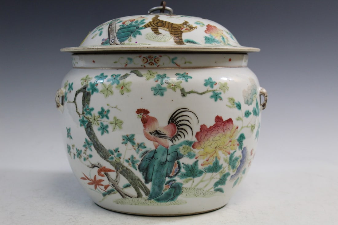 Large Chinese Famille Rose Porcelain Covered Jar: Large Chinese Famille Rose Porcelain Covered Jar. Diam 9". H 8".