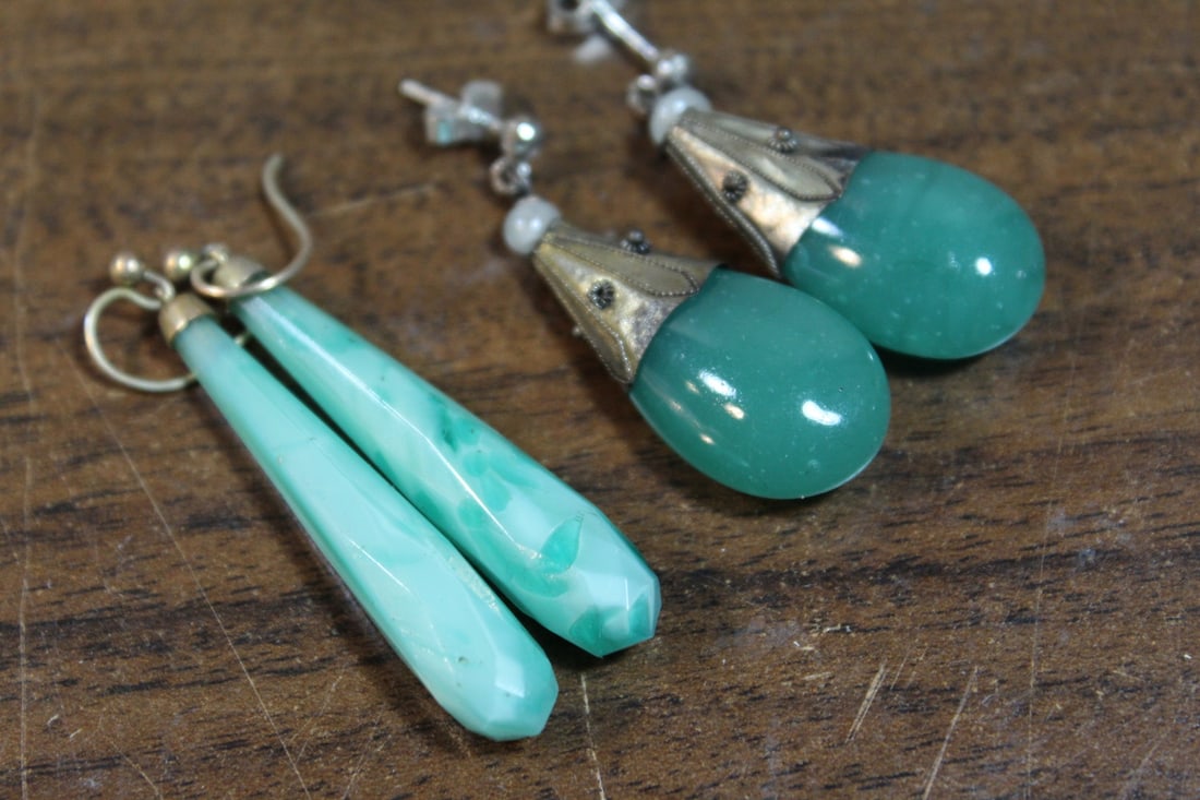 Two pairs of green drop earrings (1 of 2)