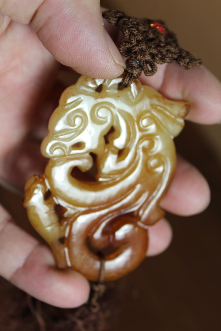 Carved jade pendant - 3