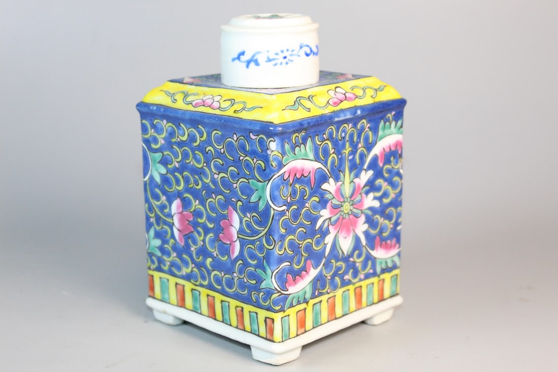 Chinese Famille Rose Porcelain Tea Caddy (1 of 7)