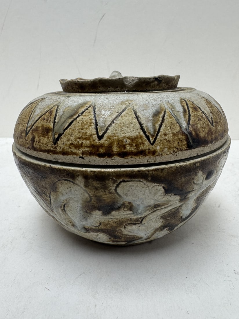 Thai Ceramic Sawankhalok Covered Box (1 of 4)
