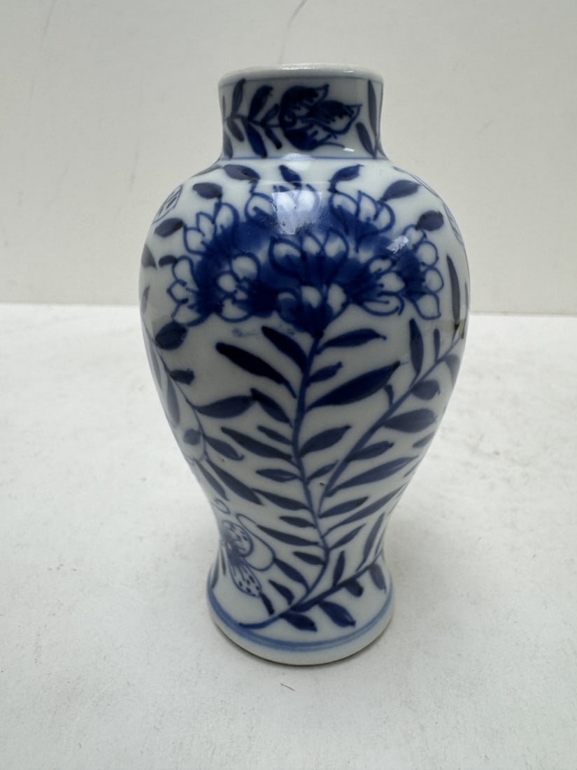 Chinese Blue and White Chinoiserie style Porcelain Vase (1 of 4)