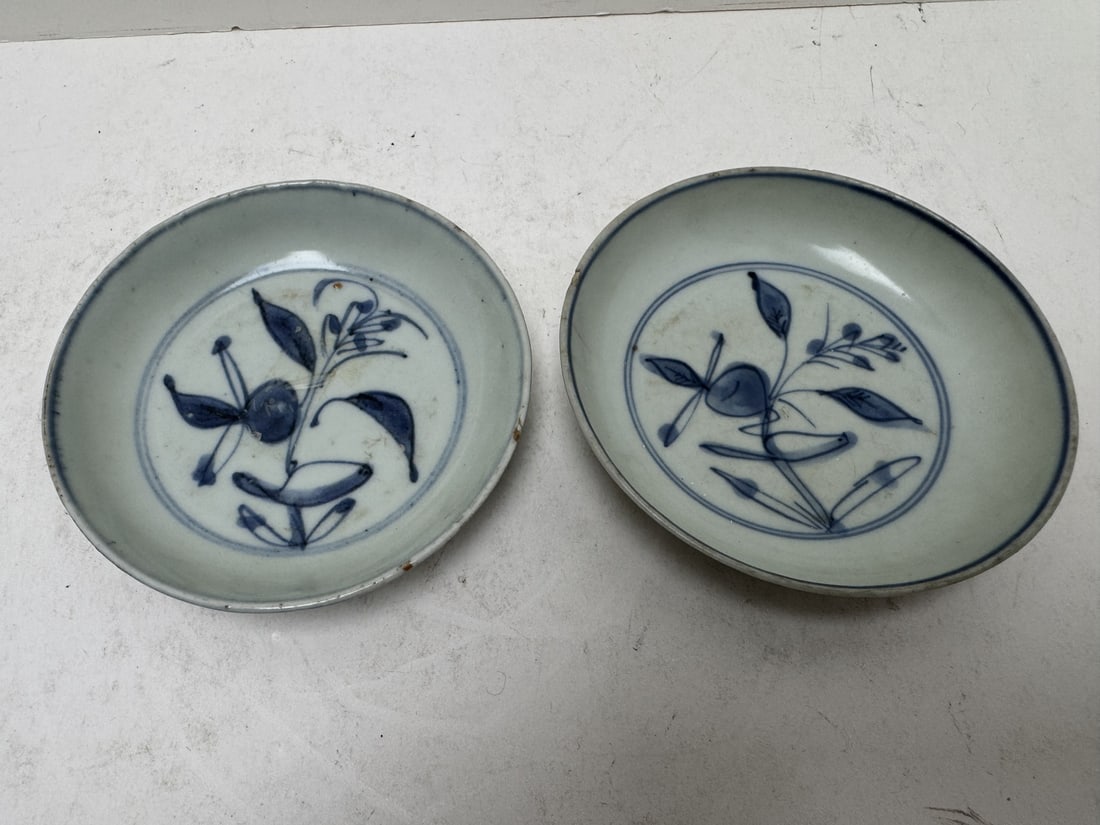 Pair of Ming Dynasty Chinese Blue and White Porcelain Plates: Pair of Ming Dynasty Chinese Blue and White Porcelain Plates. Diam 4.125"