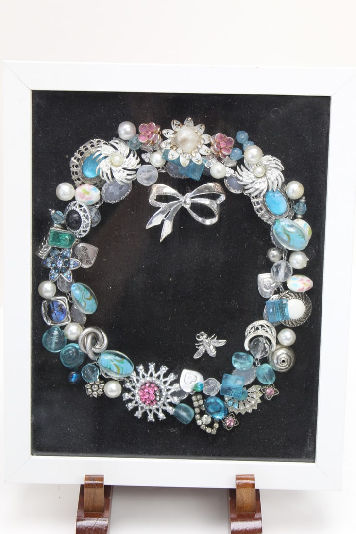 Framed jewely wreath (1 of 9)