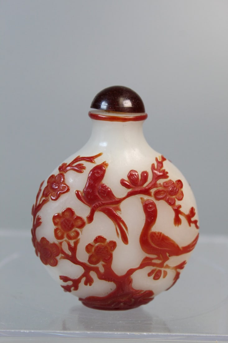 Chinese Red Overlay White Glass Snuff Bottle (1 of 7)