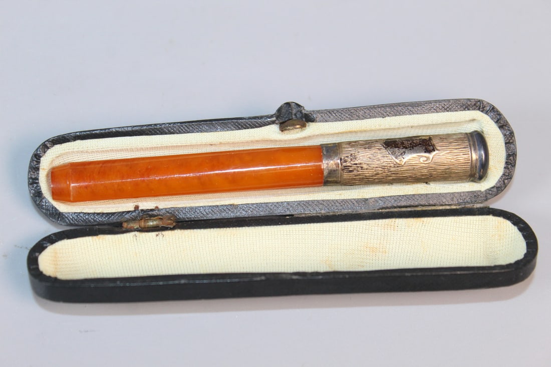 Amber and Silver Cigarette Holder (1 of 4)