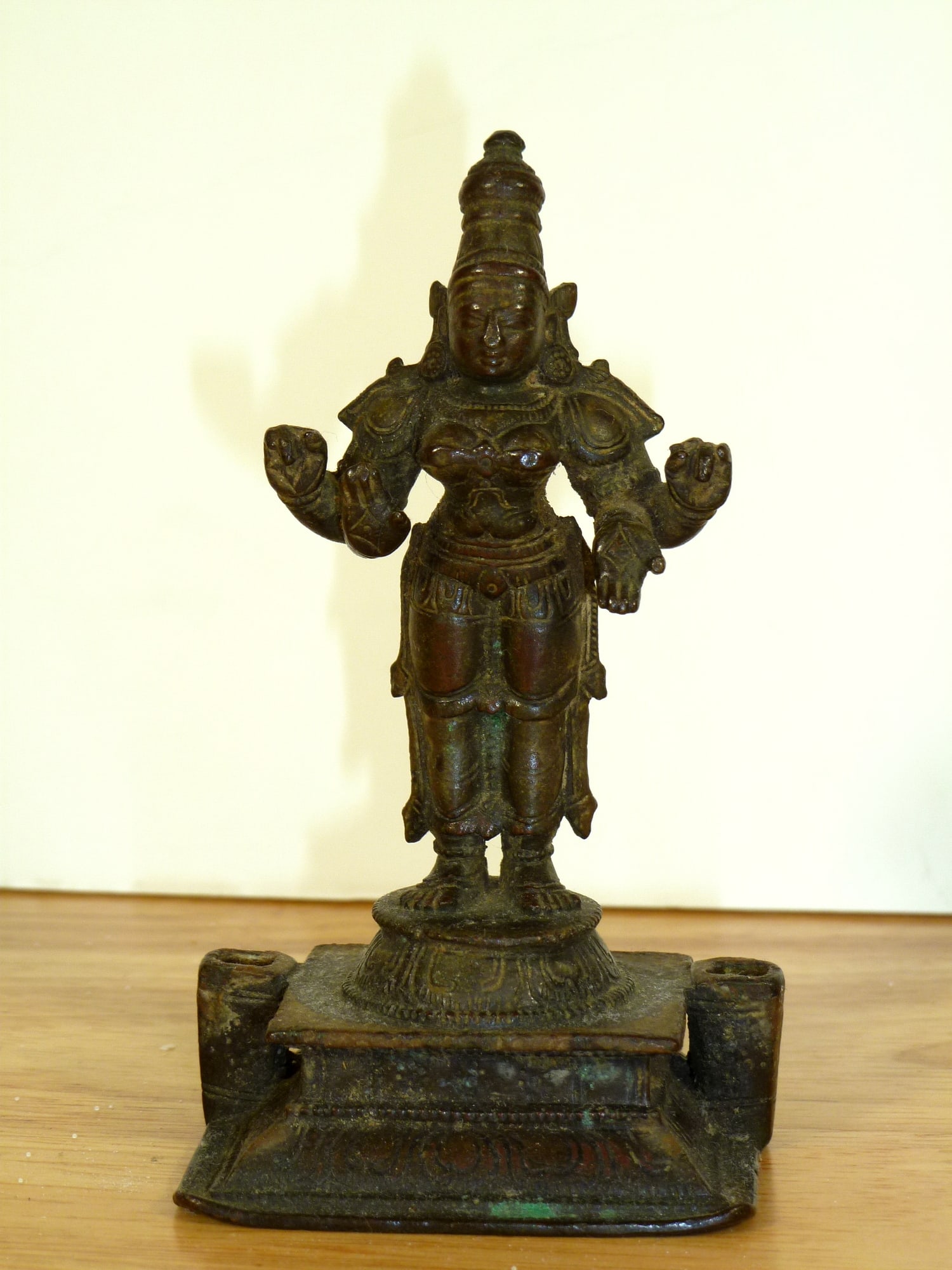 Antique Indian Bronze Buddha Statue: Antique Indian Bronze Buddha Statue. H 4.25"