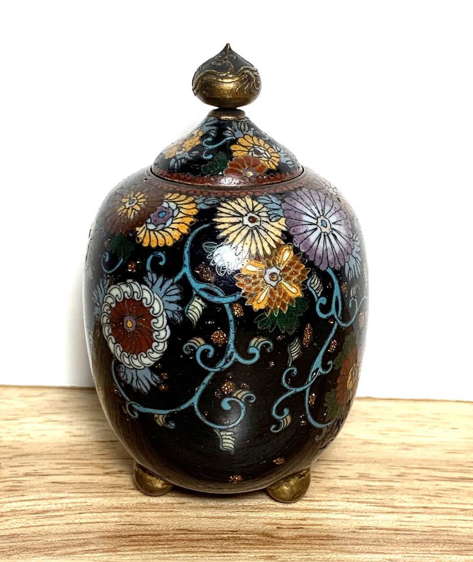 Japanese Cloisonne Small Jar with Lid: Japanese Cloisonne Small Jar with Lid. H 3.5". Diam 2.25".