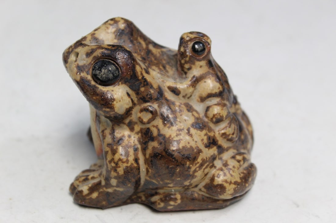 Chinese Yixing Pottery Frog (1 of 6)