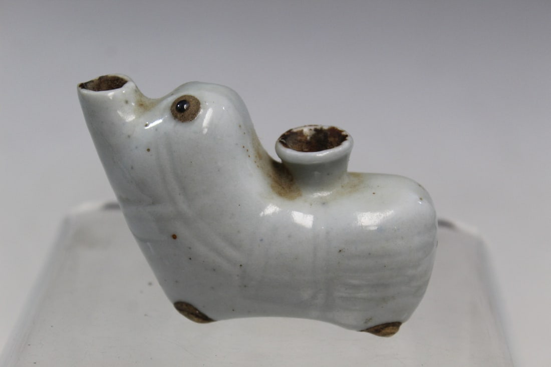 Korean Celadon Glaze Porcelain Water Dropper: Korean Celadon Glaze Porcelain Water Dropper. L 7.5 cm.