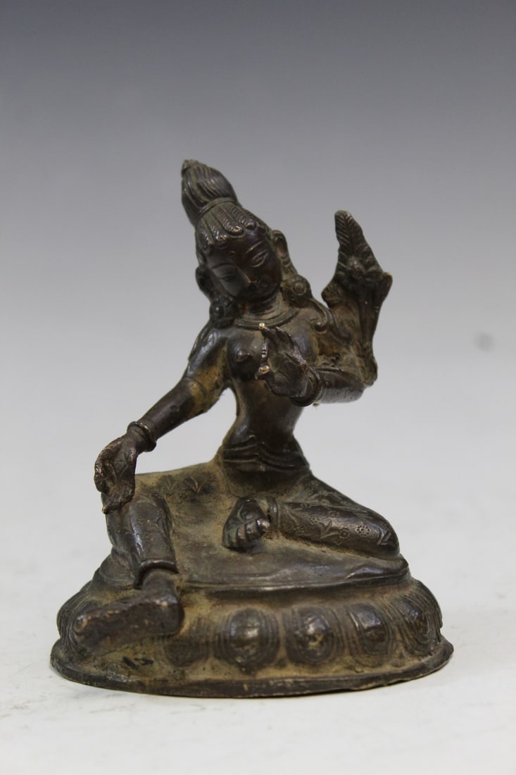 Tibetan Bronze Buddha Statue: Tibetan Bronze Buddha Statue. H 10 cm.
