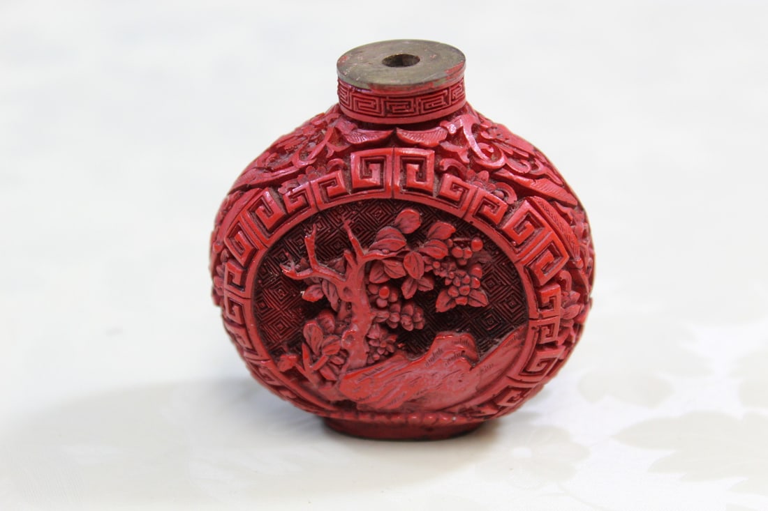 Chinese Red Cinnabar Snuff Bottle: Chinese Red Cinnabar Snuff Bottle. H 5.5 cm.