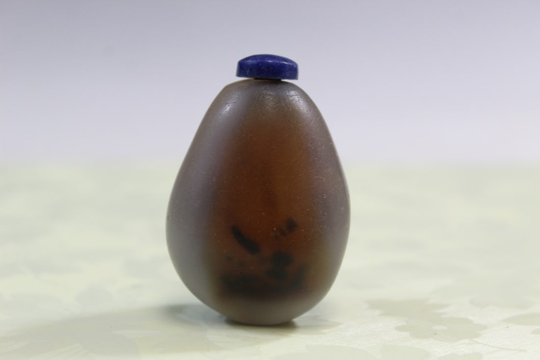Chinese Glass Snuff Bottle: Chinese Glass Snuff Bottle. H 6 cm.