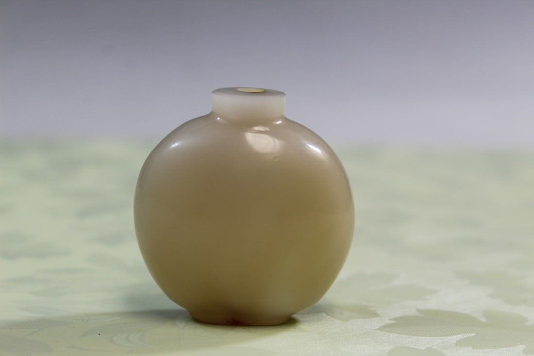 Chinese Glass Snuff Bottle (1 of 4)