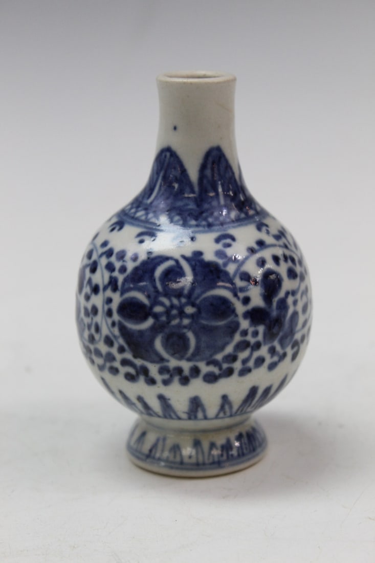 Chinese Blue and White Porcelain Small Vase (1 of 5)