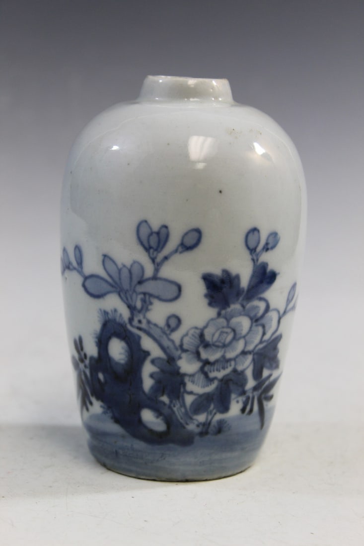 Chinese Blue and White Porcelain Vase (1 of 4)