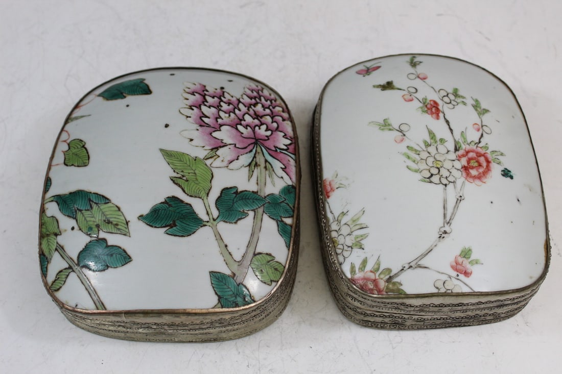 Two Chinese Porcelain Plaque Boxes (1 of 6)