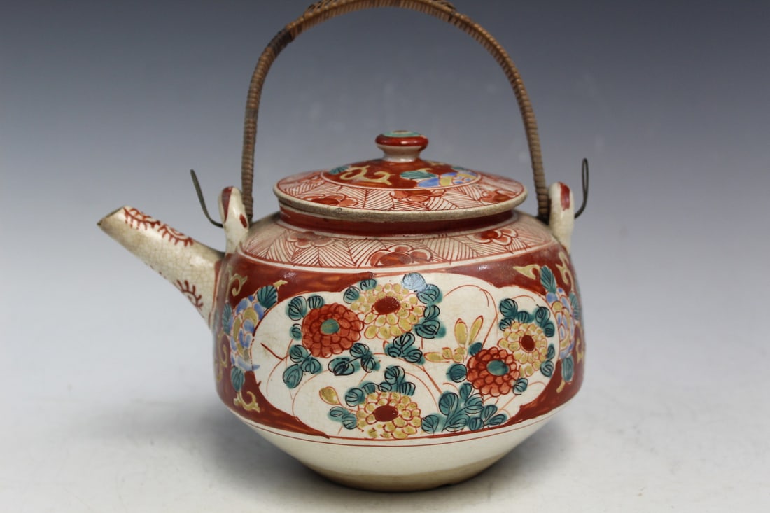Japanese Kutani Porcelain Teapot (1 of 8)