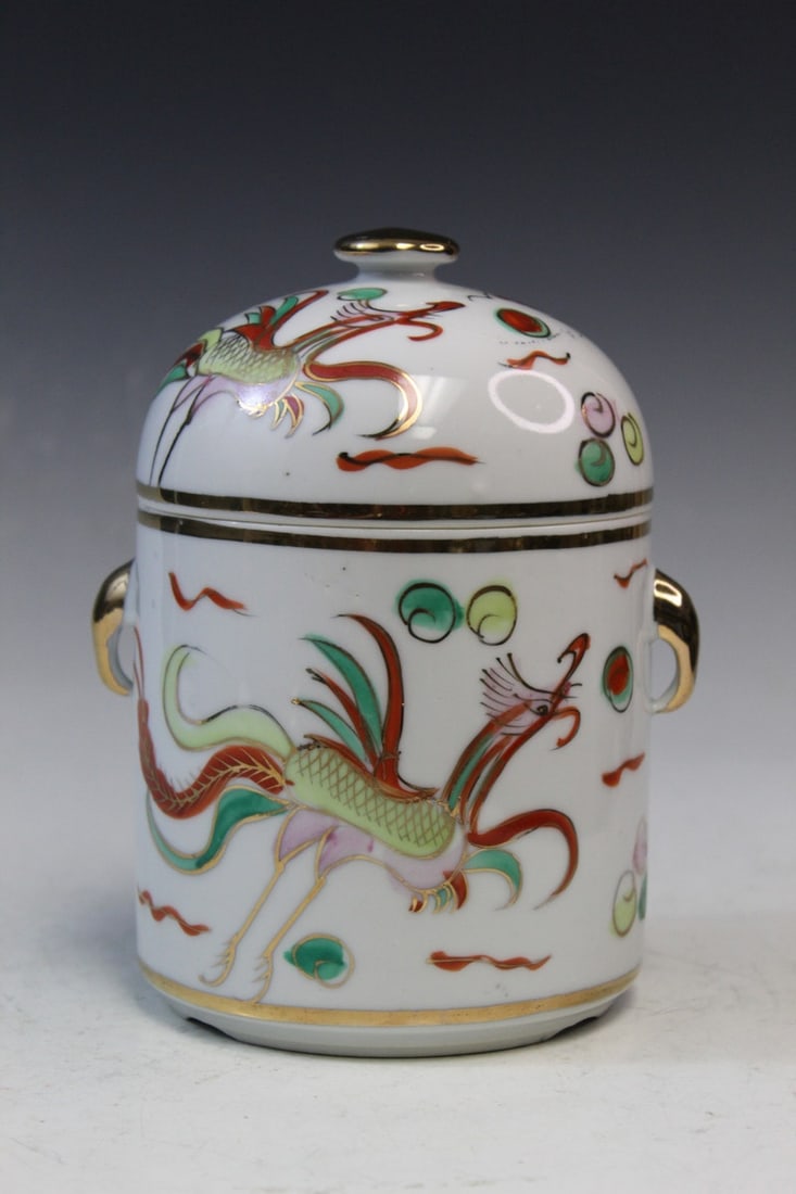 Chinese Porcelain Covered Bowl: Chinese Porcelain Covered Bowl. H 18 cm.