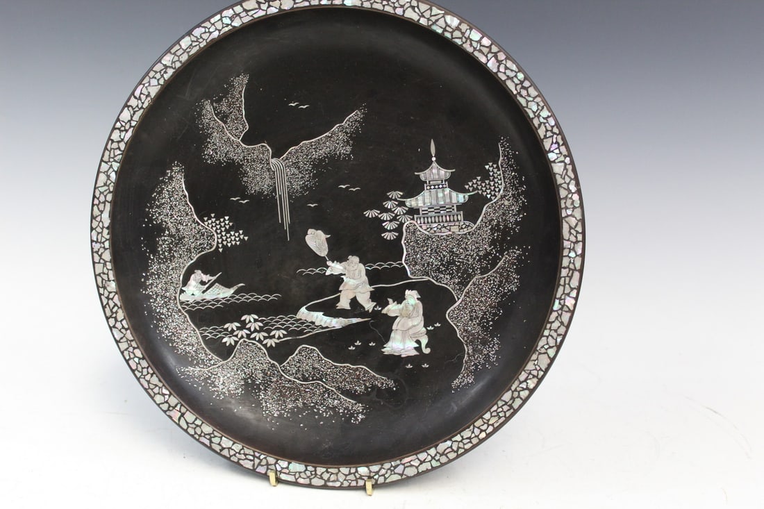 Korean Lacquer Charger with MOP Decoration: Korean Lacquer Charger with MOP Decoration. Diam 29 cm