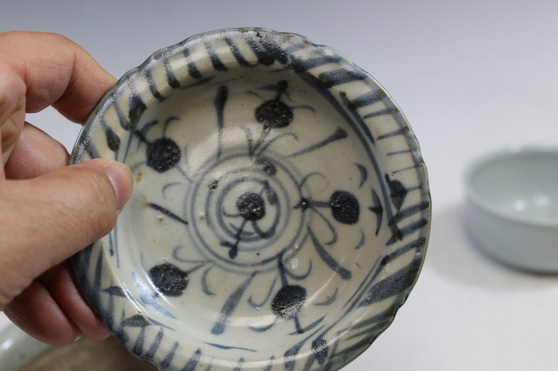 Three Asian Porcelain Items - 4